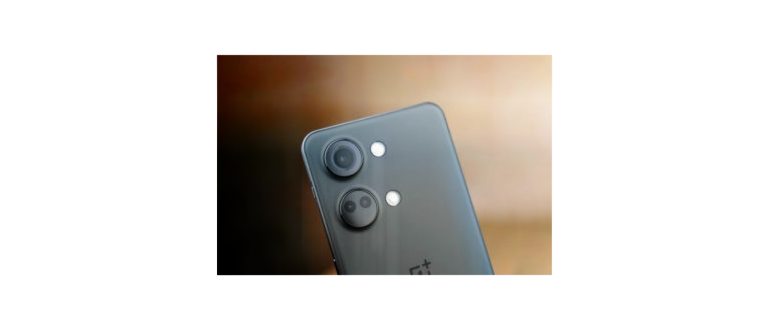 Huawei установит в свои новые смартфоны спам
