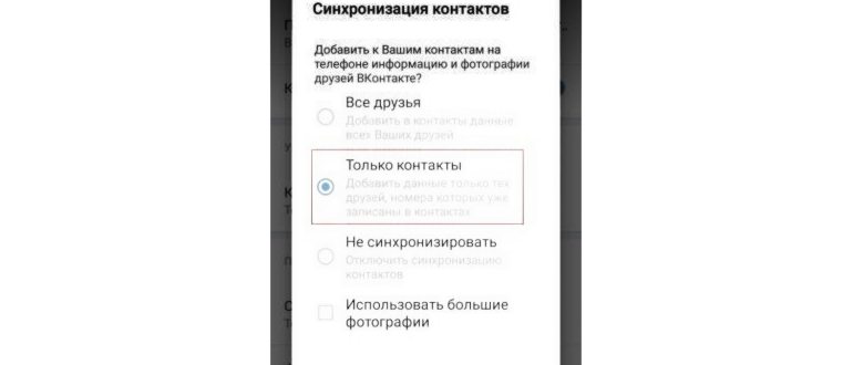 Серьезная женщина пытается позвонить кому-то по